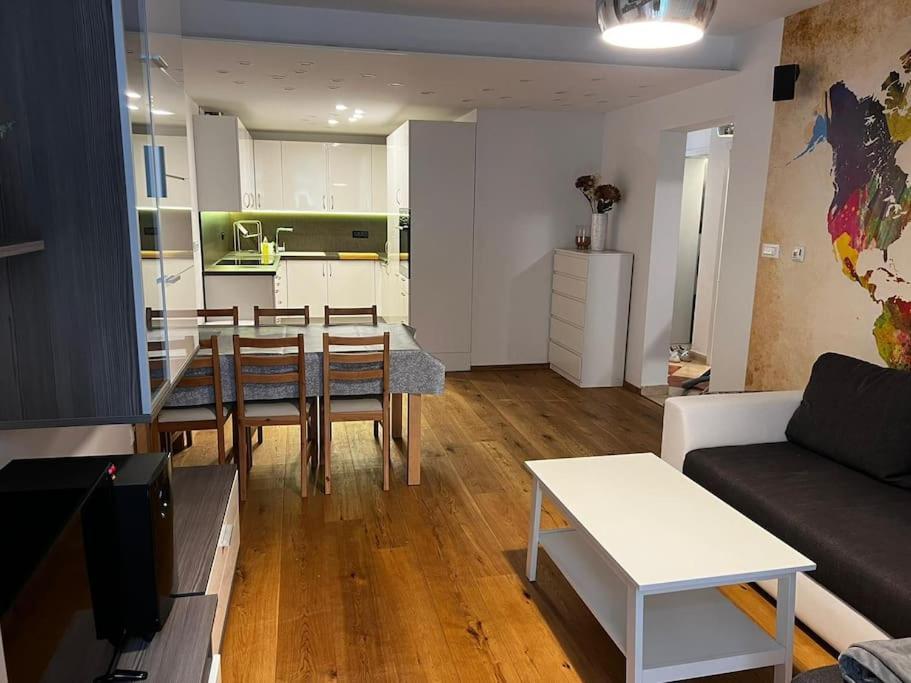 Porec, Tolle 3 Zi-Whg, Sehr Zentral, Top Zustand! Mit Internet Und W-Lan! ภายนอก รูปภาพ